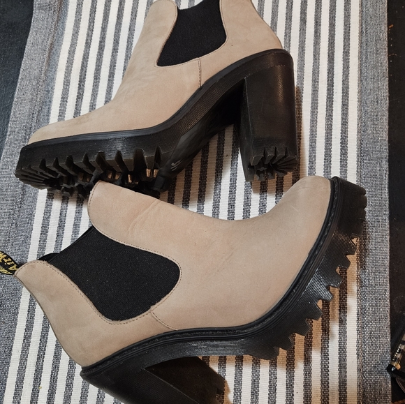 EUC Dr. Marten heel boots- 9 - Picture 7 of 13